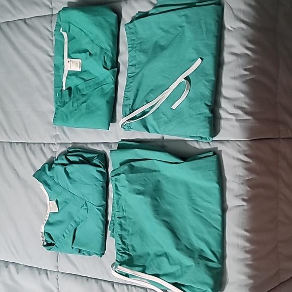 Standard Textile Green Scub Sets (2 Deals, 2 Sets Per Deal) Size Large. - Picture 1 of 15
